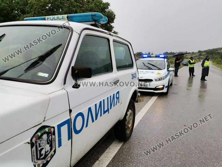 Водач се заби в канавка при изпреварване 