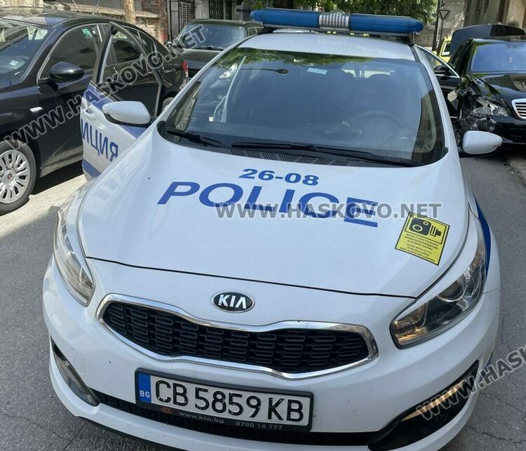 Водач се заби в магазин за промишлени стоки