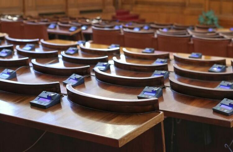 ГЕРБ запазват мълчание, "Продължаваме промяната“ и БСП с първи коментари след изборите