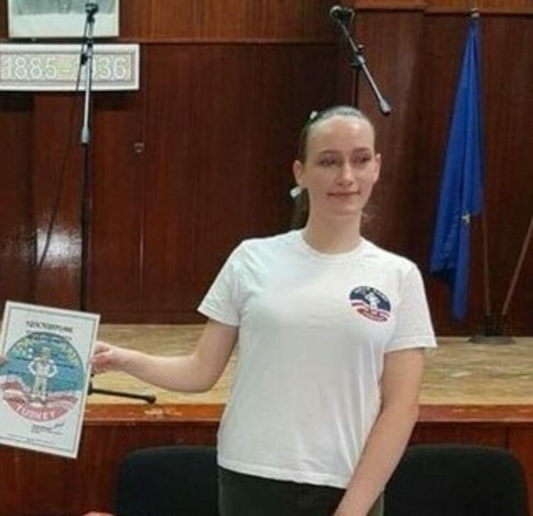 Ученичка от Първомай достигна до националния кръг на олимпиадата по гражданско образование