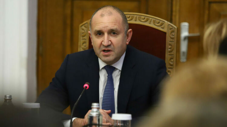 Радев започва консултациите с представители на парламентарните групи в 49-ото Народно събрание