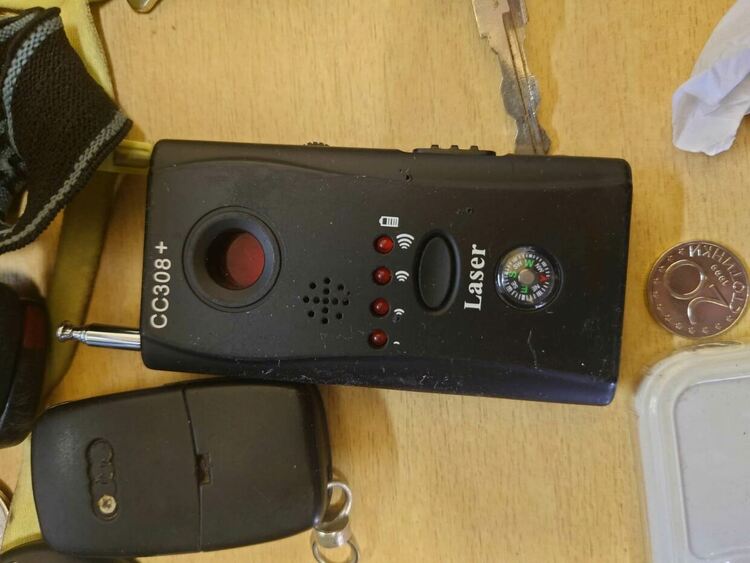 Задържаха двама за кражба на Ауди, откриха незаконен пистолет и 20 ключа за коли