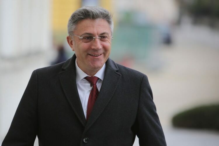 Ако получим покана от „Продължаваме Промяната“ за разговори, ще се отзовем, коментира Мустафа Карадайъ