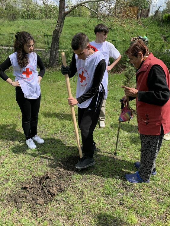Доброволците на БМЧК в Кърджали с инициативи за Деня на Земята