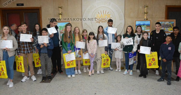 Наградиха 29 млади художници в конкурса „С очите си видях бедата“