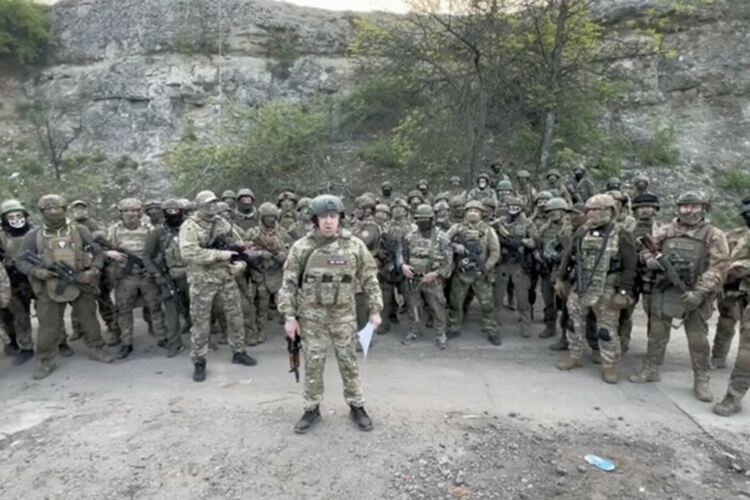 "Азов" напредва към Бахмут. Пригожин се оплака, че руски военни части са изоставили позициите си