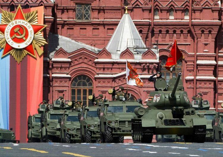 Британското разузнаване: Единствените танкове на парада в Москва са T-34 от Втората световна война 
