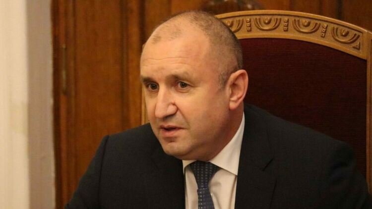 Радев връчва първия проучвателен мандат за съставяне на правителство в понеделник