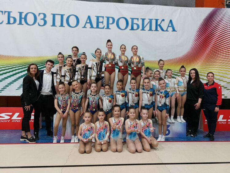 Куп медали за „Мега спорт“ от държавното по спортна аеробика