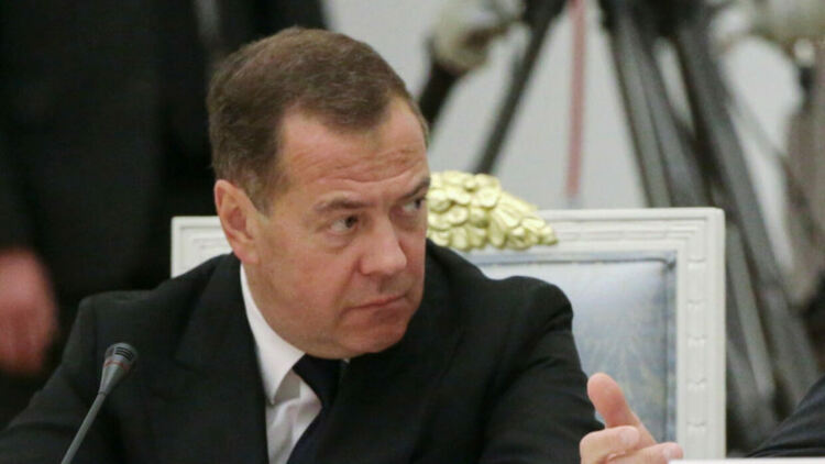 Русия ще нанесе изпреварващ удар, ако Западът предостави на Украйна ядрени оръжия, заяви Медведев