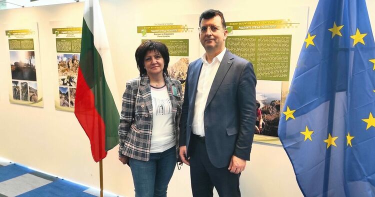 Цвета Караянчева представя днес в Брюксел своята фотоизложба