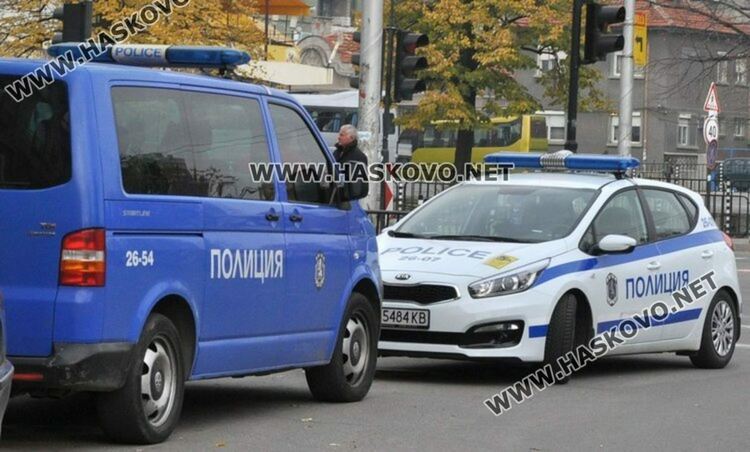 Хлапета разбиха машина за гумени топчета и задигнаха 900 лева
