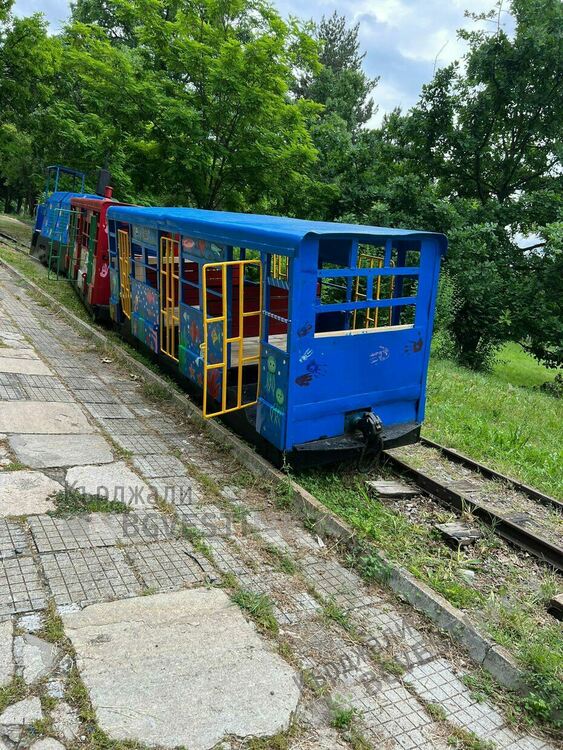 Вандали посегнаха на детската железница в парк "Простор"в Кърджали, в момента е опасна за децата