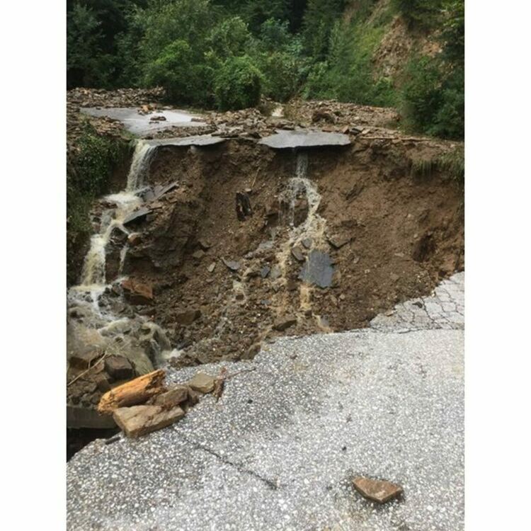 Къщи без ток и вода и разрушения след наводнението в Северозападна България