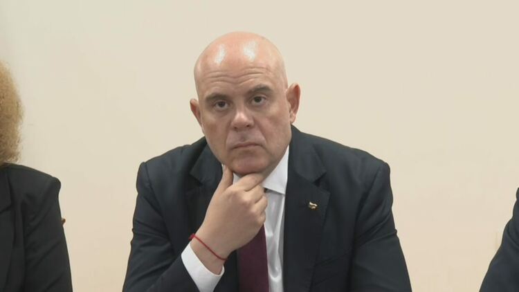 ВСС отново заседава за освобождаването на Гешев