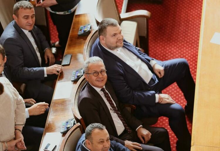 Какви промени в Конституцията предлага ДПС