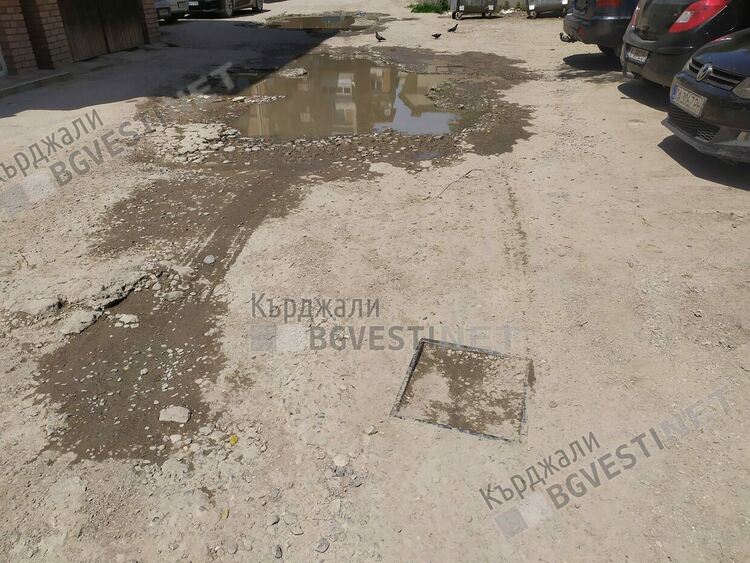 Запушени отводнителни шахти превръщат ул.”Деспот Слав” в езеро