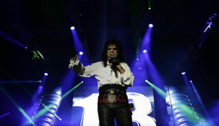 10-хилядна публика на концерта на ужасите на Hollywood Vampires в София