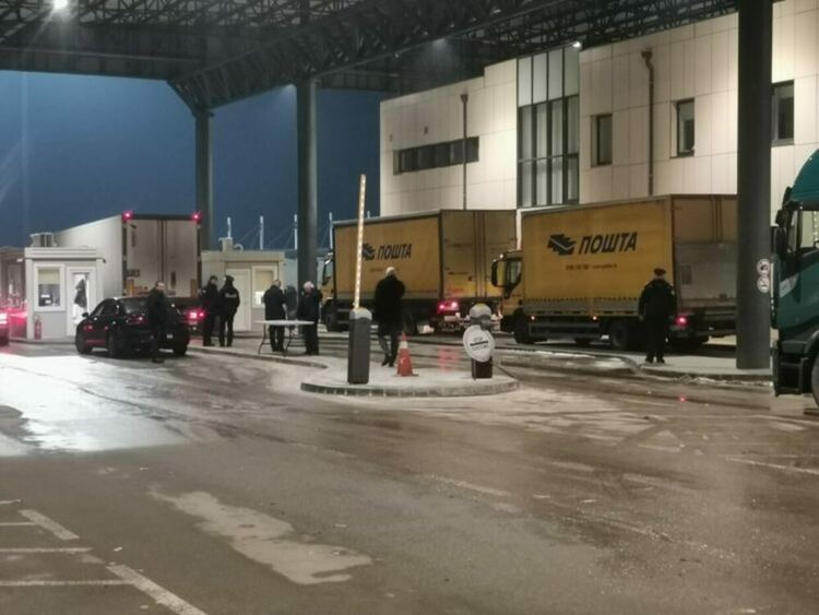 Сръбски камиони блокираха пътищата от Косово към Сърбия