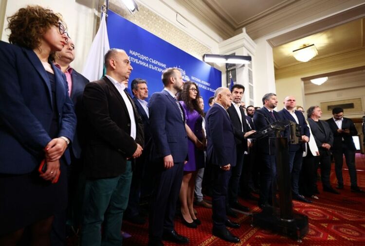 Депутатите от ПП отказаха да влязат в пленарна зала