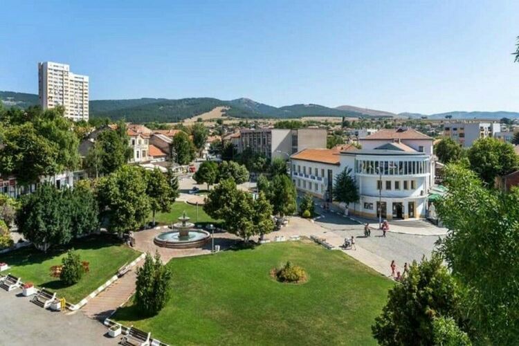 Жители на Радомир излязоха на протест заради проблеми с водоснабдяването в града