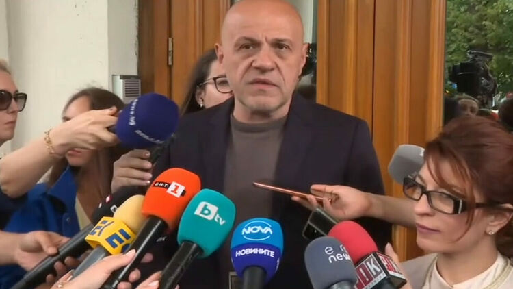 Дончев: Правителството на моменти изглежда като комитет за трудоустрояване