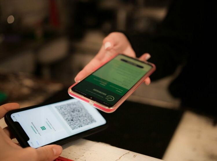 Отпадат сертификатите за преболедуване и отрицателен тест за COVID-19