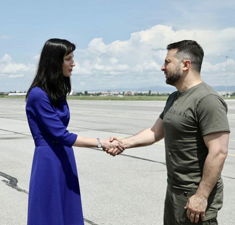 Зеленски е в България и ще проведе задълбочени преговори с премиера Денков и президента Радев
