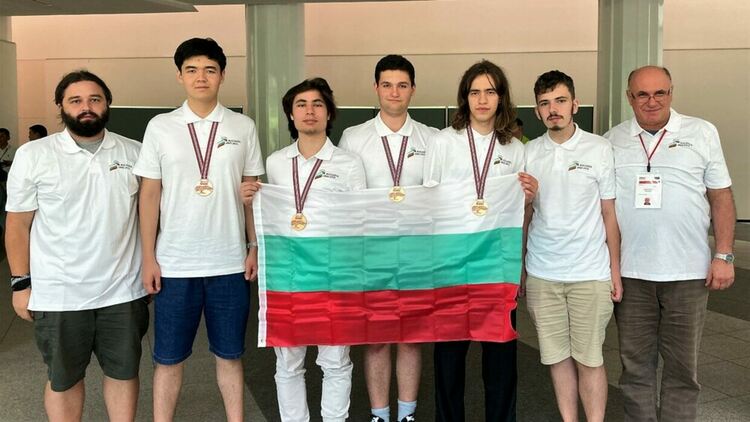 Четири медала за България спечелиха физиците ни от Международната олимпиада в Япония