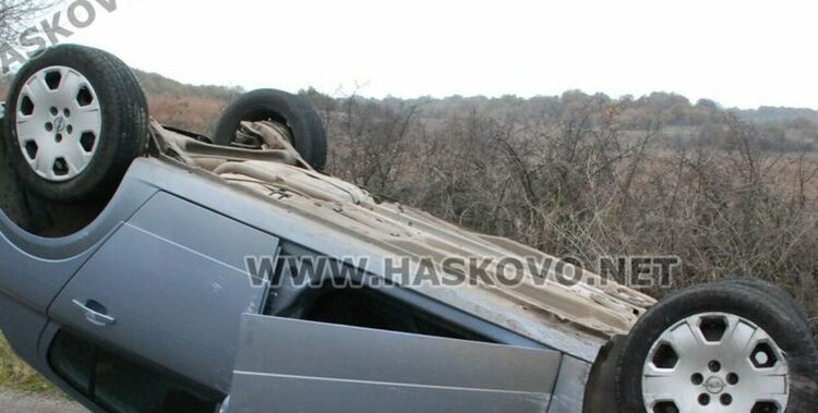   Кола от Нидерландия се преобърна на АМ „Марица“  заради движение с несъобразена скорост
