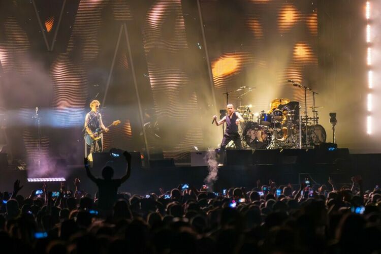 Под дъжд и гръмотевици Depeche Mode изнесоха концерт пред 45 000 фенове в Букурещ