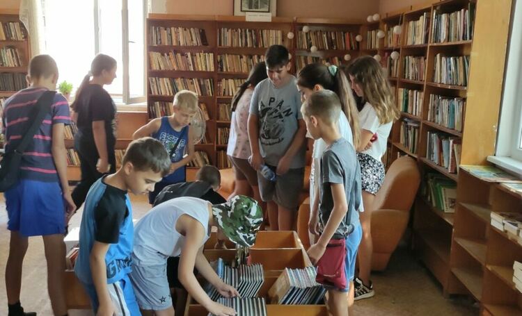 Обявиха кампания за дарение на книги за читалищна библиотека в Хасково 