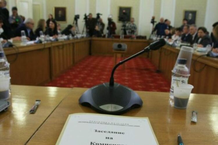 Изслушват здравния министър за съдебномедицинската експертиза на пострадалото момиче в Стара Загора