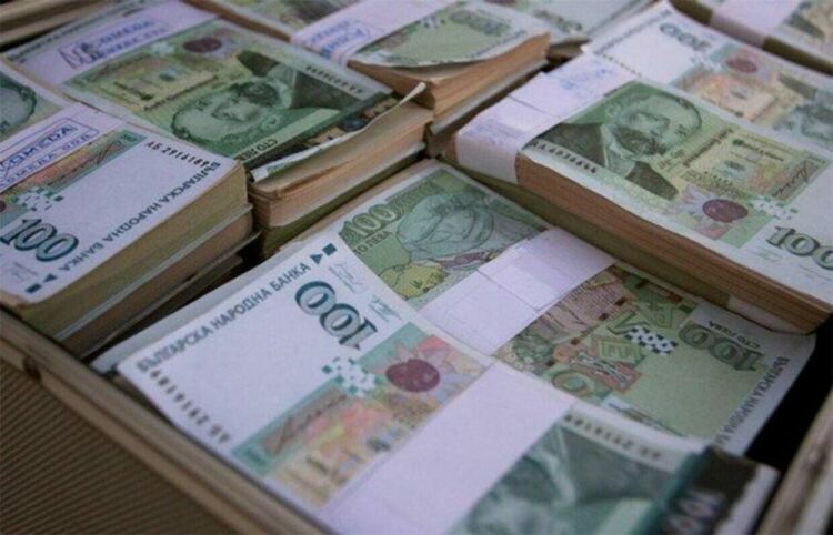 В държавните фирми към икономическото министерство имало заплати над 12 000 лв.