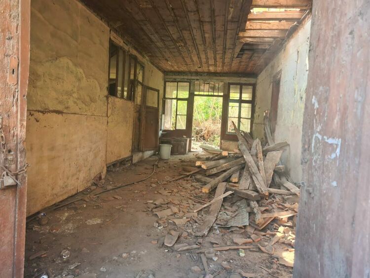 Започна дългоочакваното възстановяване на Караалановото училище