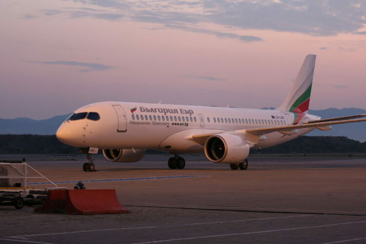 Вторият Airbus А220 на „България Еър“ пристигна в София