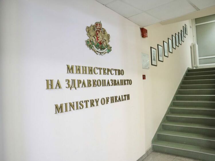 МЗ: Спешните медици ще получат увеличението на възнагражденията до края на октомври, с натрупване от 1 август