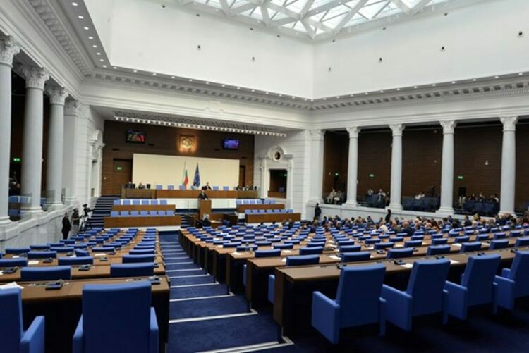Есенната сесия на 49-ото Народно събрание започва в сградата на бившия Партиен дом (на живо)