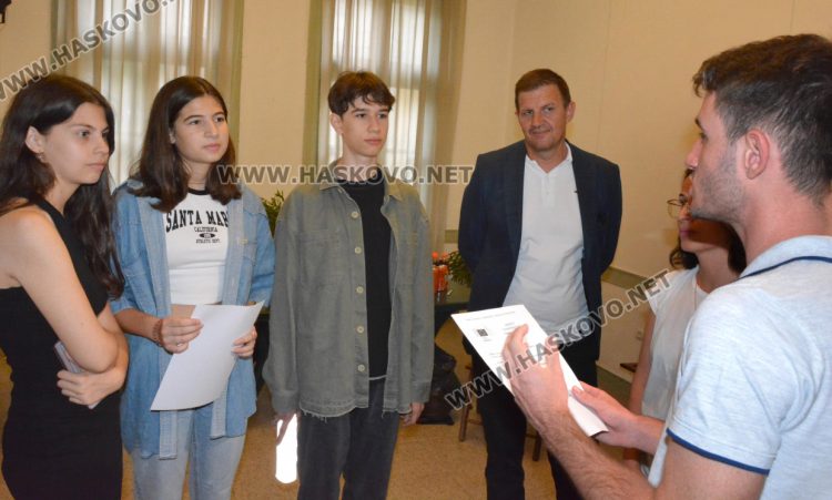 Младежи дебатираха последствията от Covid-19