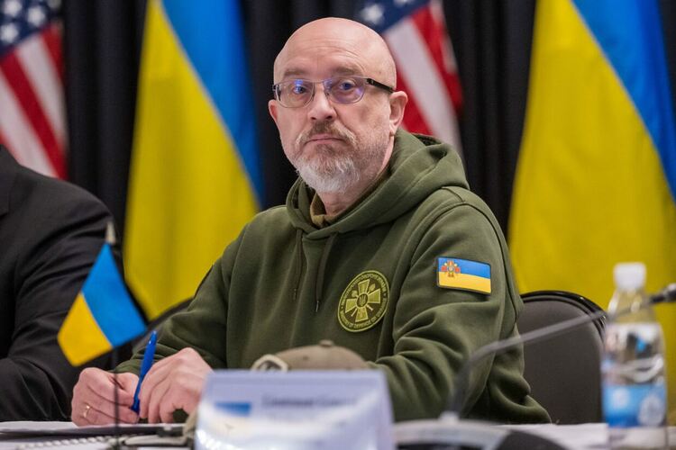Зеленски смени министъра на отбраната на Украйна - коментари в западни издания