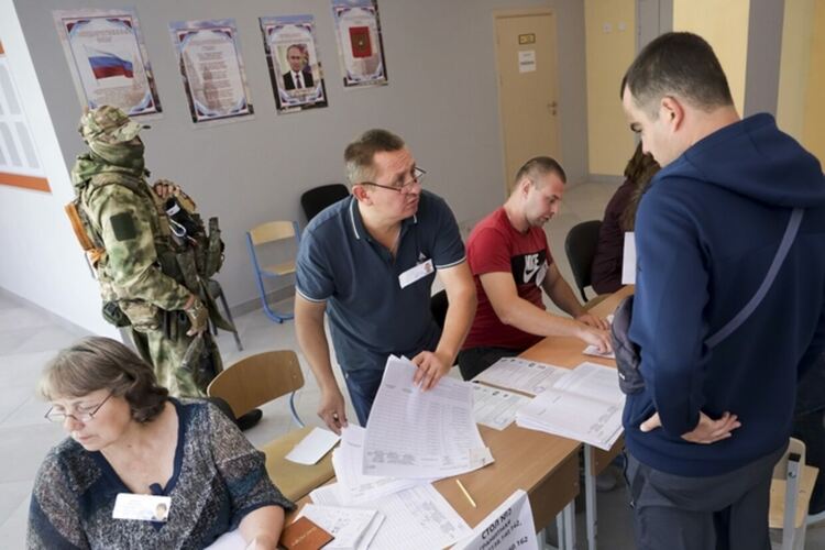 Партията на Путин печели изборите в анексираните украински области