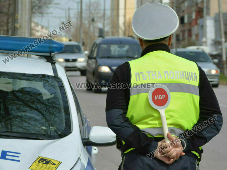 Задържаха дрогиран младеж зад волана