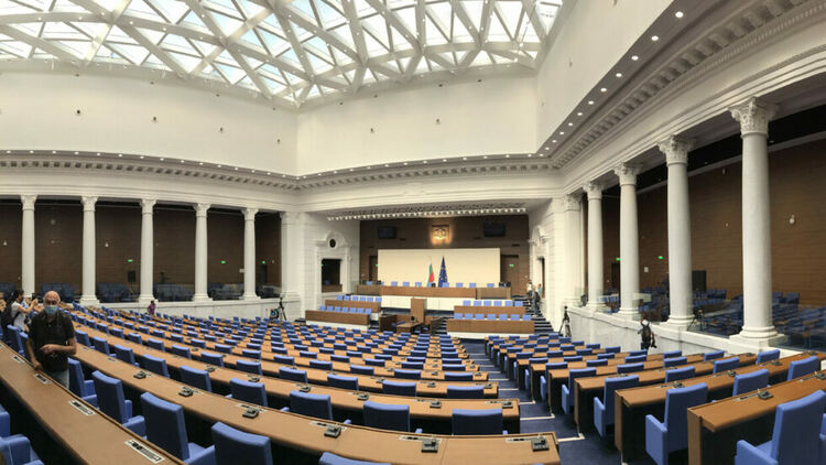 Премиерът и управляващите партии на среща с протестиращите енергетици и миньори в НС