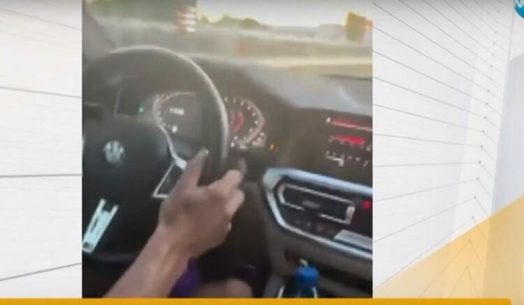 TikTok герой се снима как кара с над 220 км/ч в града и над 310 км/ч извън него