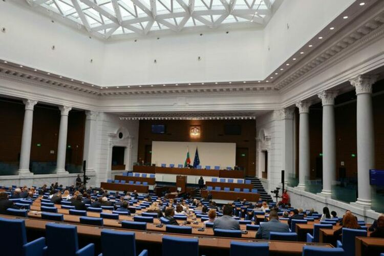 Извънредно заседание на парламента от 12:00 часа днес за ветото на президента