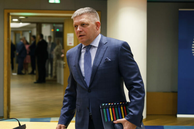 Словашкият премиер поставя условия за помощта за Украйна
