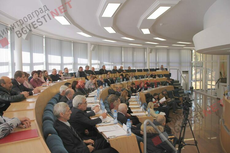 Насрочиха първото заседание на общинския съвет в Димитровград