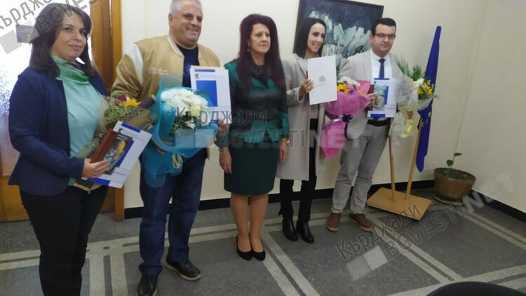 Началникът на регионалното управление по образование в Кърджали връчи награди на изявени преподаватели