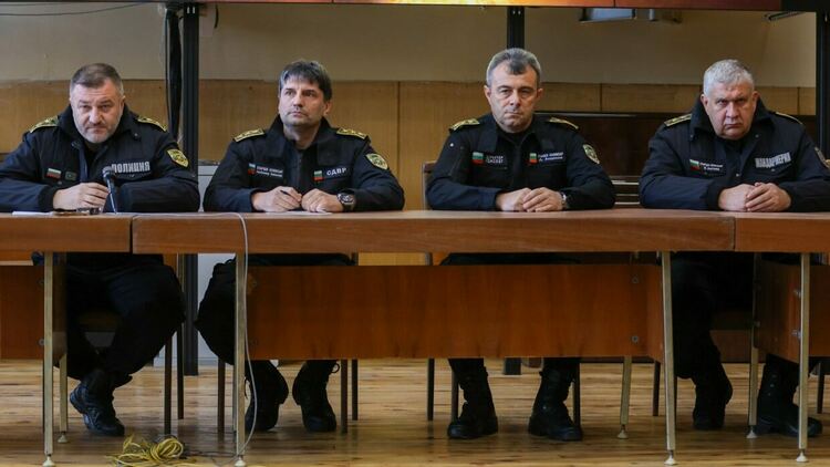 Няма полиция в света, която да остави вандали да унищожи имуществото в центъра, на която и да е столица