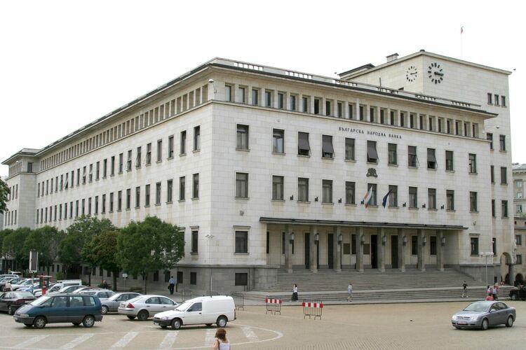 БНБ продължи с вдигането на лихвата, макар и без ефект за момента